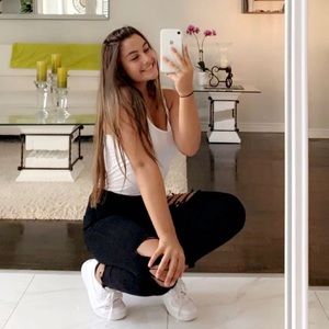 Meet your Posher, Izabella